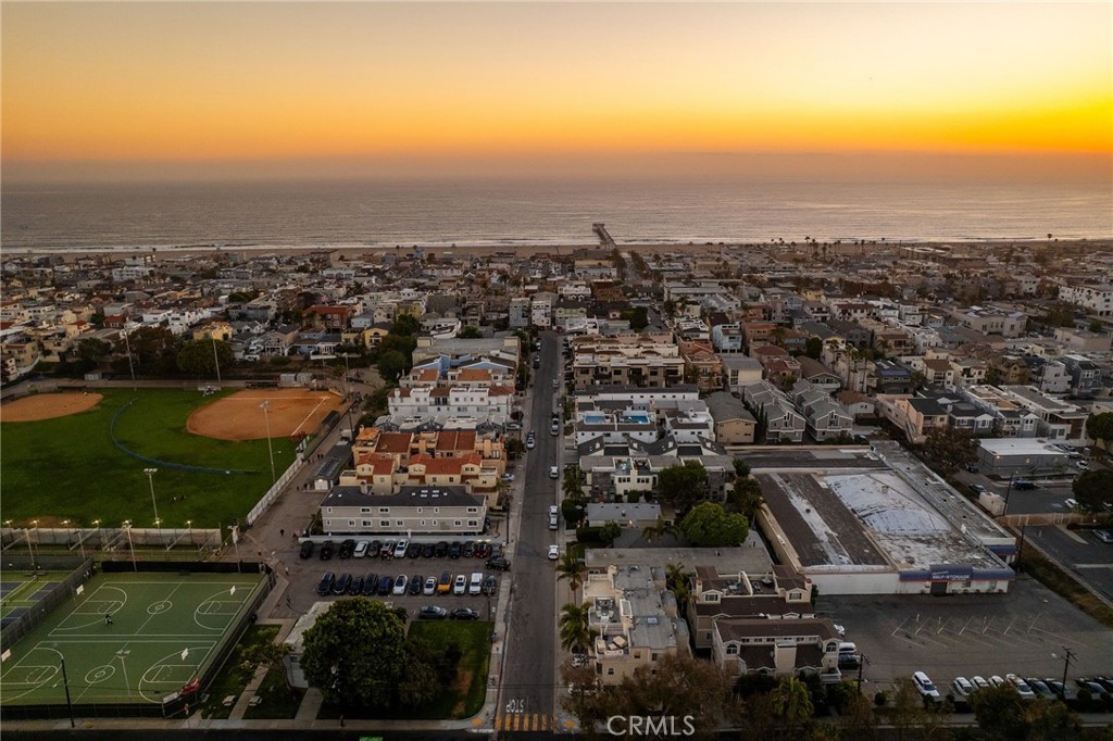 https://media.crmls.org/medias/be73687d-859d-4c90-84cb-df73d5acc496.jpg?preset=X-Large
