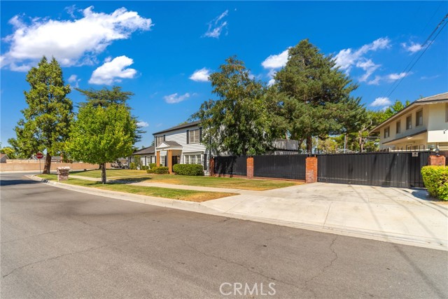 Detail Gallery Image 3 of 47 For 43824 Fenner Ave, Lancaster,  CA 93536 - 4 Beds | 3 Baths