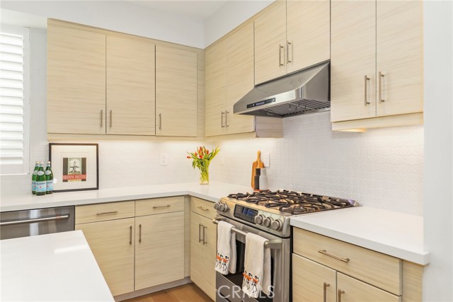 Detail Gallery Image 11 of 36 For 6072 W Studio Ct, Los Angeles,  CA 90038 - 3 Beds | 3/1 Baths