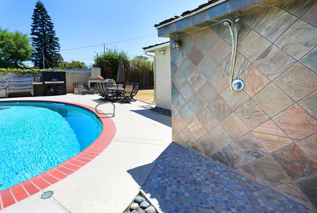 3807 Gardenia, Long Beach CA: https://media.crmls.org/medias/be742514-abd3-4a28-977f-3f49ceffb52f.jpg