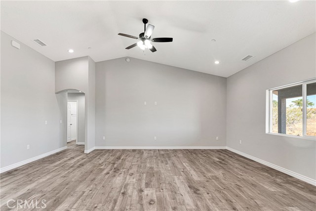 Detail Gallery Image 14 of 40 For 16614 Verano St, Hesperia,  CA 92345 - 4 Beds | 2/1 Baths