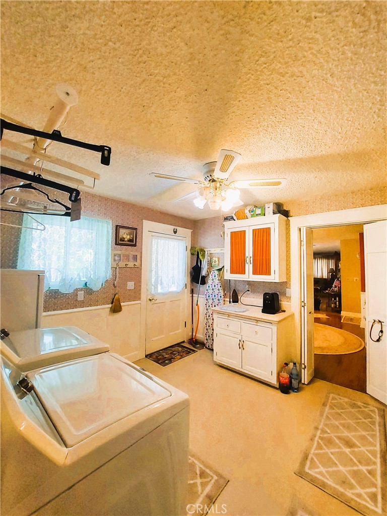 https://media.crmls.org/medias/be75afcc-bcbc-4ded-8435-71b10e4f0c7d.jpg?preset=X-Large