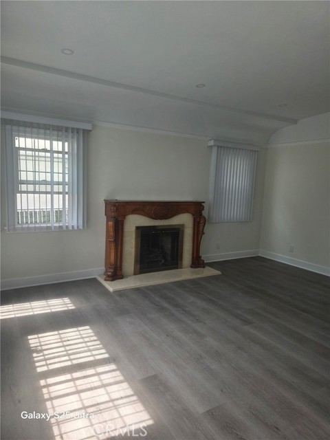 Detail Gallery Image 4 of 18 For 521 E Valencia Ave a,  Burbank,  CA 91501 - 2 Beds | 2 Baths