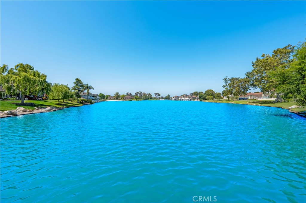 https://media.crmls.org/medias/be77574f-5b0a-459d-8093-dc1644df3b94.jpg?preset=X-Large