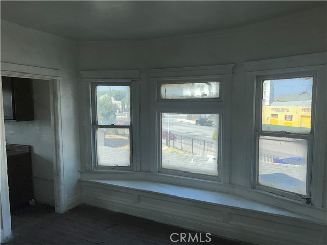 146 E 45th Street, Los Angeles CA: https://media.crmls.org/medias/be7757c2-6c96-4148-ac12-4011907a3865.jpg