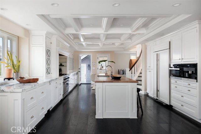 Detail Gallery Image 34 of 69 For 125 Kings Pl, Newport Beach,  CA 92663 - 5 Beds | 6/1 Baths