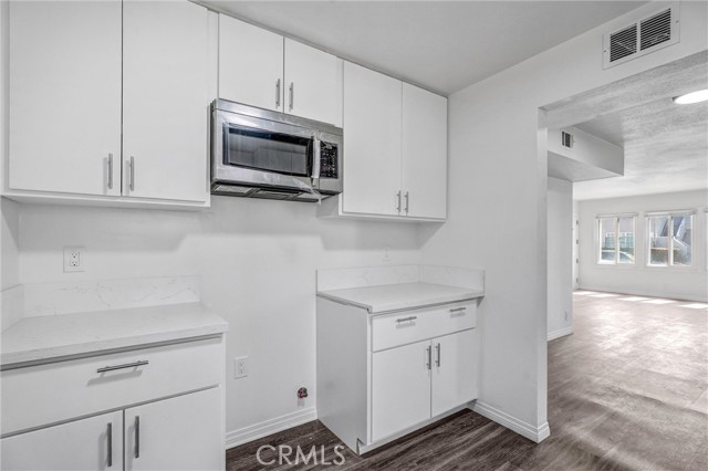 10523 Haas Avenue, Los Angeles CA: https://media.crmls.org/medias/be7817e5-53d4-4650-b17d-04a6a60a9eea.jpg