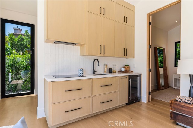Detail Gallery Image 32 of 37 For 16711 Moorpark St, Encino,  CA 91436 - 6 Beds | 6/1 Baths