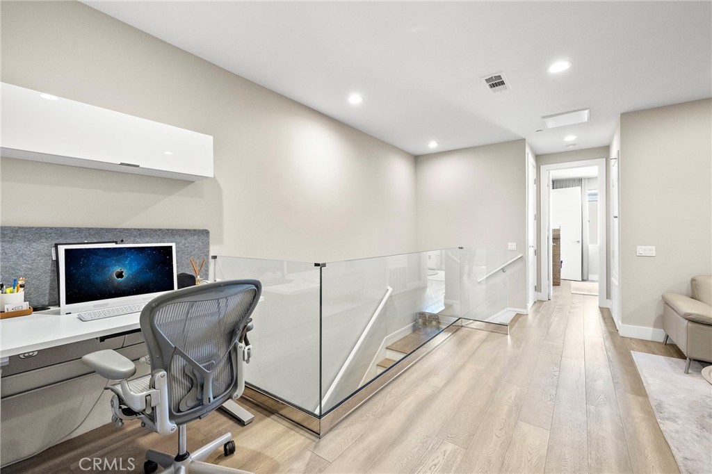 https://media.crmls.org/medias/be78f2f3-857b-4f0c-8278-e02b42bef401.jpg?preset=X-Large