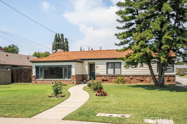 10525 Olive Street, Temple City CA: https://media.crmls.org/medias/be796a6e-1d09-4531-90e0-d68a8559f6f3.jpg