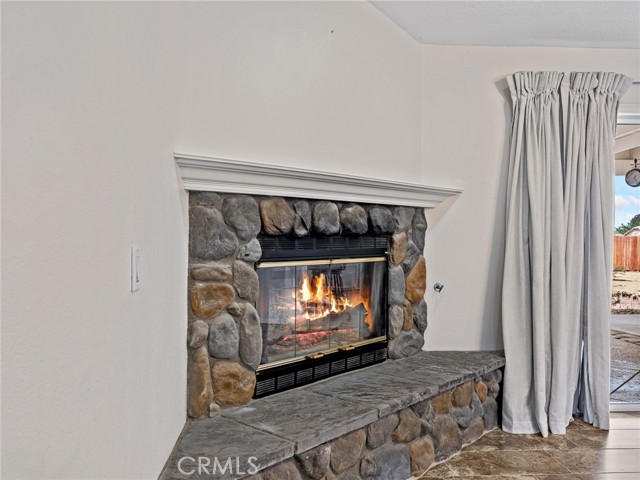 Detail Gallery Image 10 of 57 For 16992 Joshua, Apple Valley,  CA 92307 - 5 Beds | 4 Baths