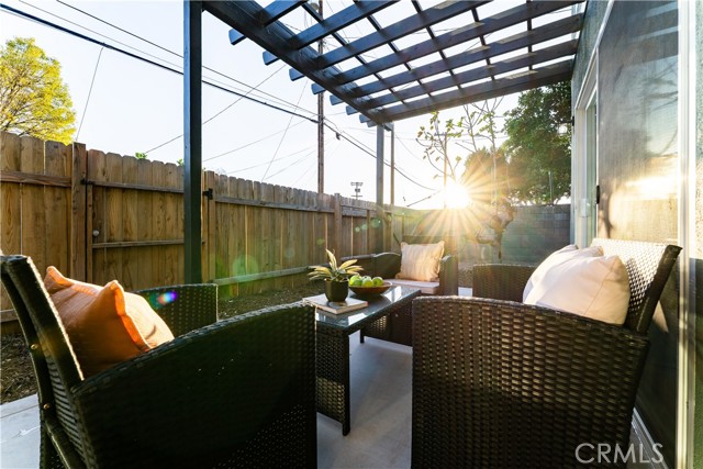 Detail Gallery Image 31 of 33 For 16122 San Fernando Mission Bld, Granada Hills,  CA 91344 - 5 Beds | 5 Baths