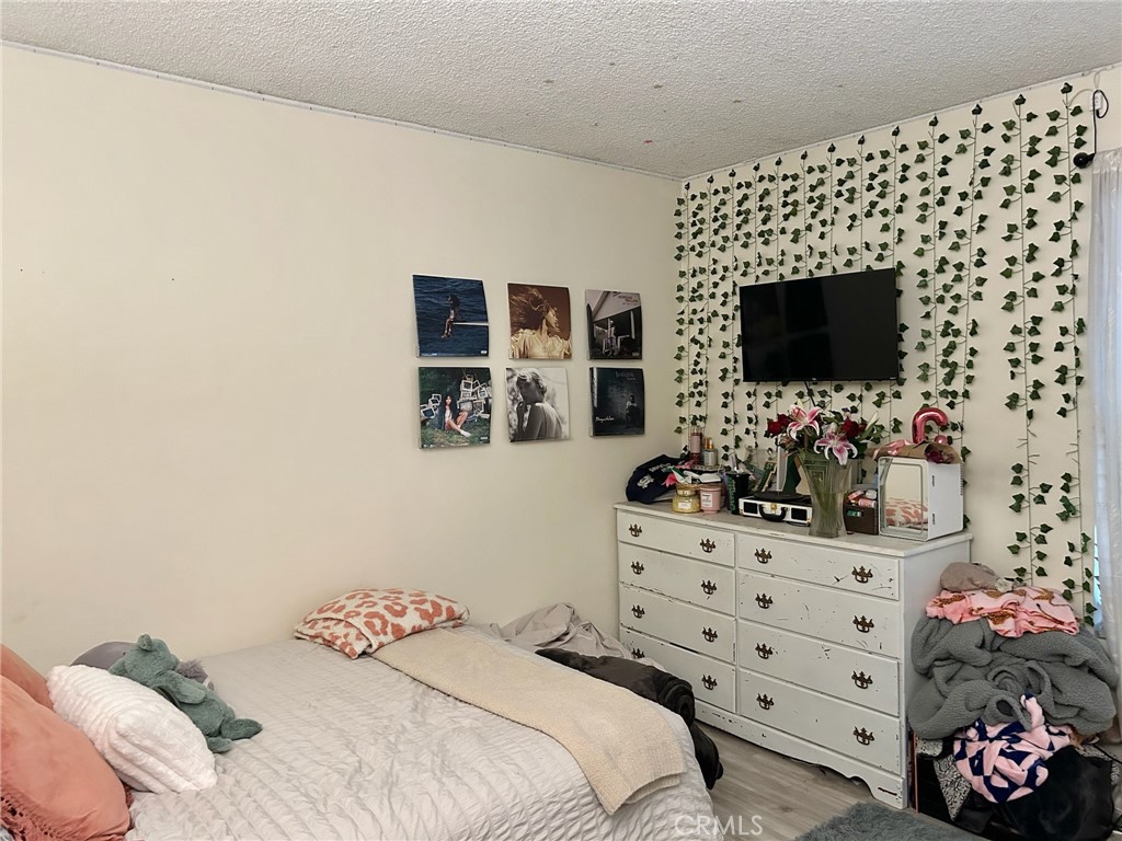 https://media.crmls.org/medias/be7a35bd-3394-4859-9120-bd51d04cd76a.jpg?preset=X-Large