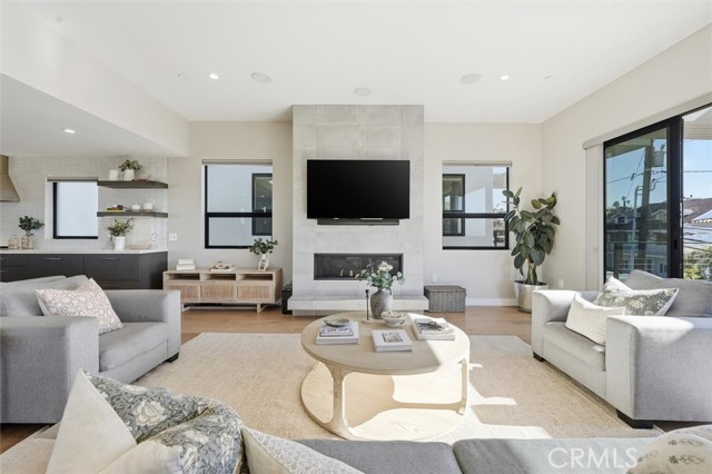 Image 9 of 49 For 959 5th Street  A