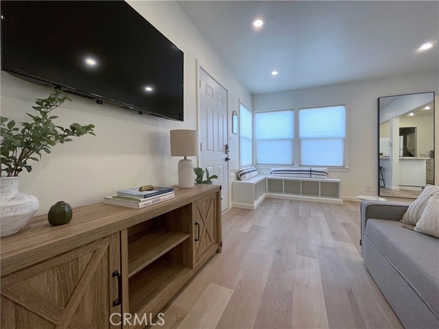 813 W Beach Avenue, Inglewood CA: https://media.crmls.org/medias/be7ae916-ae52-465d-8b1f-2fb0a191dff7.jpg