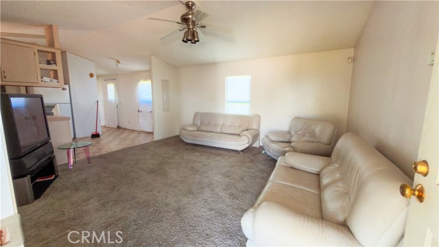 Detail Gallery Image 6 of 28 For 18420 Decker, Perris,  CA 92570 - 2 Beds | 2 Baths