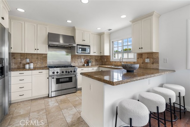 Detail Gallery Image 8 of 29 For 600 1/2 36th, Newport Beach,  CA 92663 - 2 Beds | 2/1 Baths