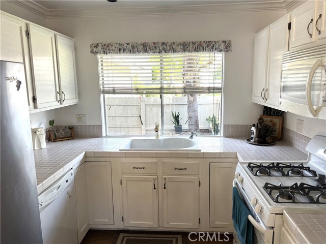 25511 Polaris Lane, Lake Forest CA: https://media.crmls.org/medias/be7ba495-d9ef-44ff-9eb4-4e2294bc37ab.jpg