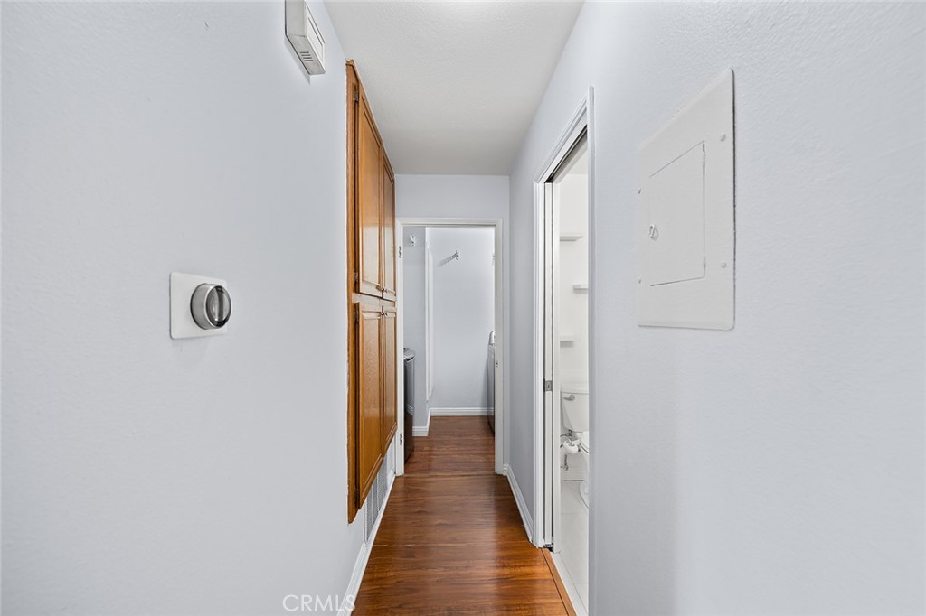 https://media.crmls.org/medias/be7c9d1a-2d48-4317-ac07-46bb682ac3d1.jpg?preset=X-Large