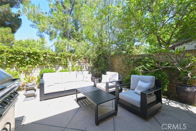 45 Coriander, Irvine CA: https://media.crmls.org/medias/be7e6c06-f97b-4fc5-aab1-43503bee26d6.jpg