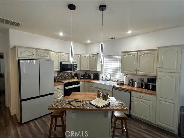 Detail Gallery Image 5 of 30 For 15124 Acacia, –,  CA 93222 - 4 Beds | 3 Baths