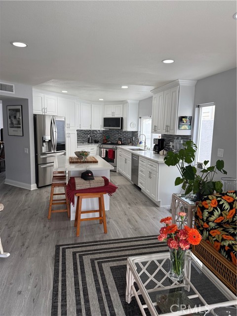 305 21st Street, Huntington Beach CA: https://media.crmls.org/medias/be7efa4e-6281-4783-9629-e893520b6533.jpg