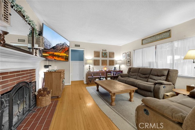 15902 Santa Fe Street, Whittier CA: https://media.crmls.org/medias/be7f66ec-3e7e-4fbf-87c3-8d64b90754e0.jpg
