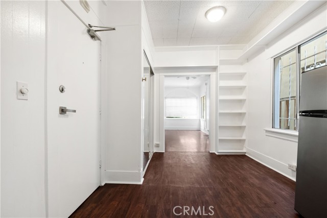 30 Dudley Ave, Venice CA: https://media.crmls.org/medias/be7f6c5c-4b3a-4bbd-8c34-b162972190ad.jpg