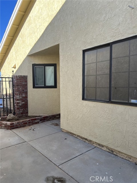 Detail Gallery Image 2 of 7 For 1531 E Avenue R6, Palmdale,  CA 93550 - 3 Beds | 2 Baths