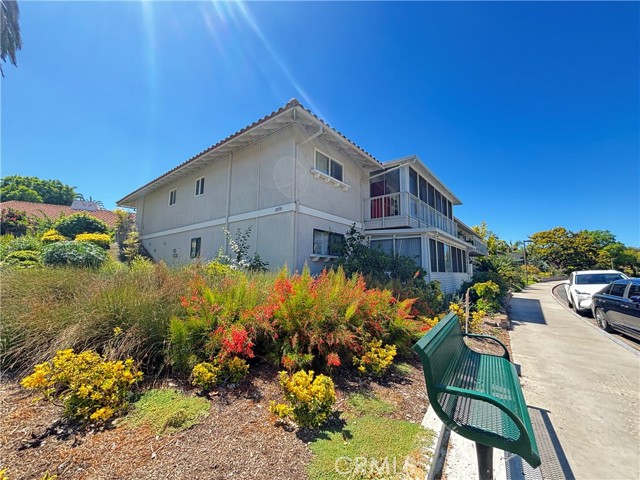 2070 Via Mariposa E, Laguna Woods CA: https://media.crmls.org/medias/be8229e3-f176-4161-ac29-b7895e1ce17e.jpg