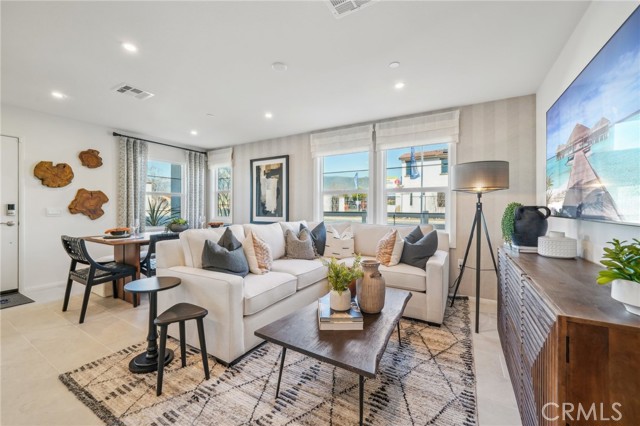 Detail Gallery Image 4 of 34 For 16163 Lumia Way, Fontana,  CA 92336 - 4 Beds | 2/1 Baths