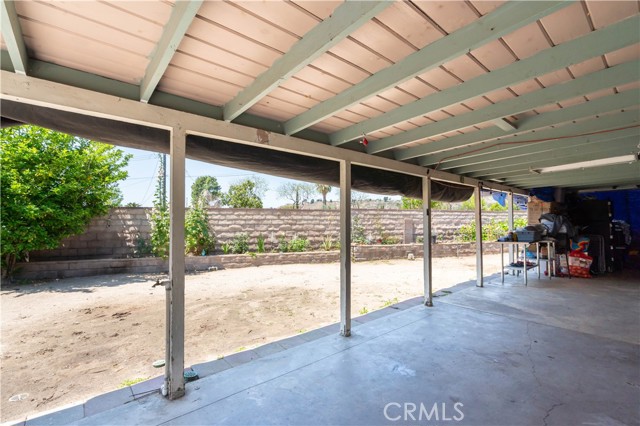 27703 Walnut Springs Avenue, Canyon Country CA: https://media.crmls.org/medias/be82f968-4806-47e5-87d4-2cc7fc884e6d.jpg