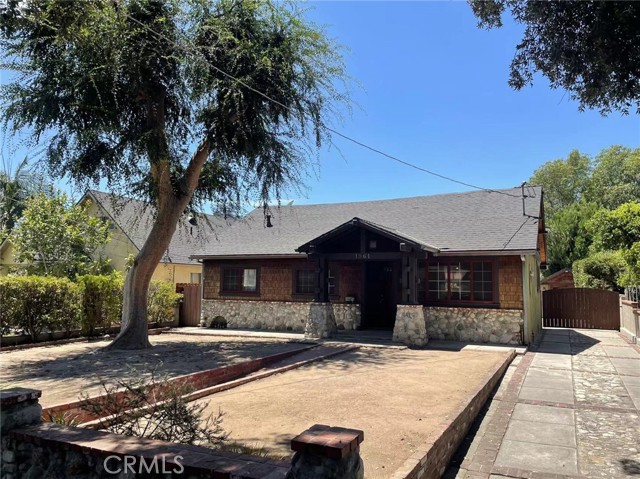 1961 Navarro Avenue, Pasadena CA: https://media.crmls.org/medias/be8327e5-752c-4132-8fe2-f038f79b0c56.jpg