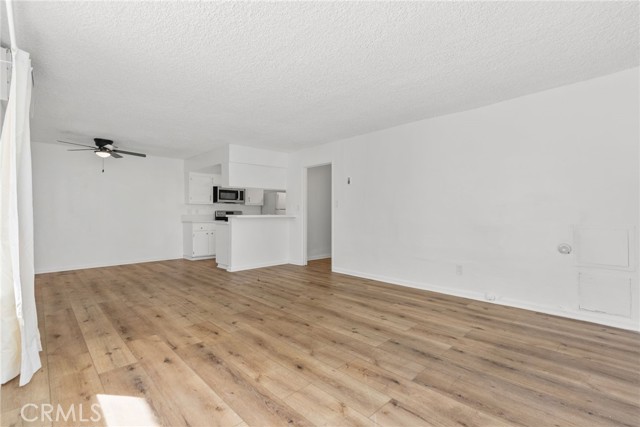 Detail Gallery Image 7 of 26 For 8649 Sunland Bld #5,  Sun Valley,  CA 91352 - 2 Beds | 1 Baths