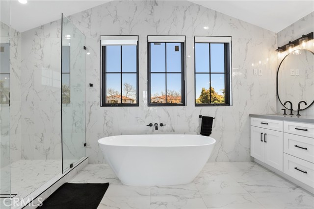 535 N Sierra Bonita Avenue, Los Angeles CA: https://media.crmls.org/medias/be839314-ba70-44d0-9f8c-14a7d4be4922.jpg