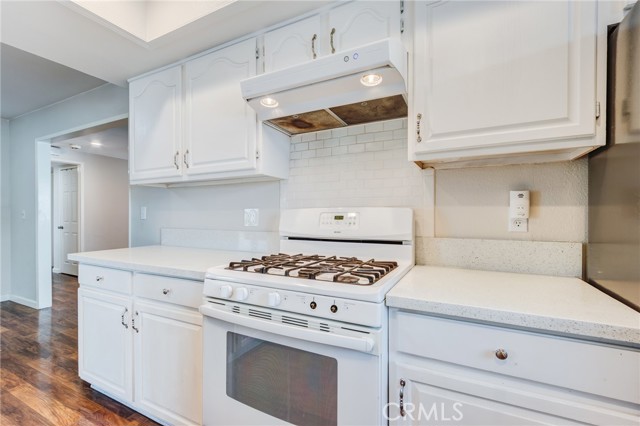 395 E Monterey Road, Corona CA: https://media.crmls.org/medias/be84ec40-bf9a-4d01-9774-f3f0028bfd7d.jpg