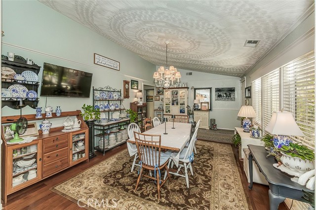 2468 Laverne, Clovis CA: https://media.crmls.org/medias/be8515c2-adbc-4485-91a0-12e6e98bb137.jpg