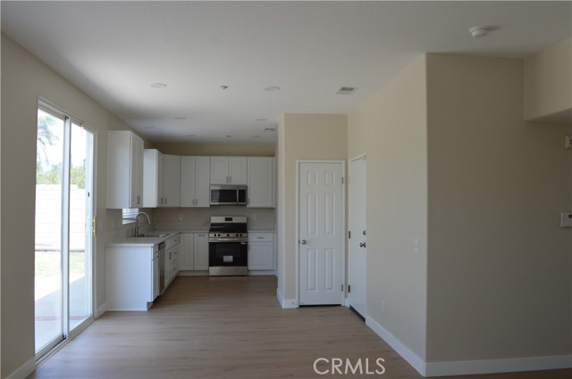 Detail Gallery Image 12 of 33 For 7004 Newport Ave, Fontana,  CA 92336 - 4 Beds | 2/1 Baths