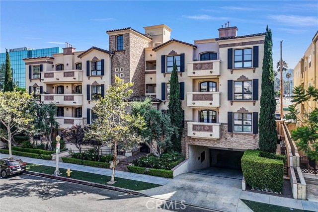 12026 Hoffman Street, Studio City CA: https://media.crmls.org/medias/be85cc85-5a47-436f-b36a-14809874fc9a.jpg