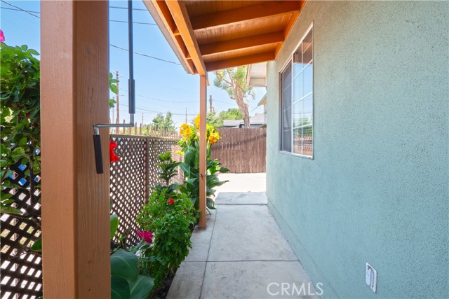 1203 E 33rd Street, Los Angeles CA: https://media.crmls.org/medias/be86e83b-f9e4-44f6-94b8-e095b27b4a11.jpg
