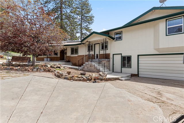 Detail Gallery Image 1 of 44 For 6061 Old Mill Rd, Mariposa,  CA 95338 - 3 Beds | 2 Baths