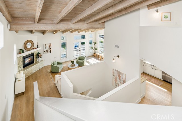 927 6th Street, Hermosa Beach CA: https://media.crmls.org/medias/be871118-0028-4233-b7b1-51e3a127119d.jpg
