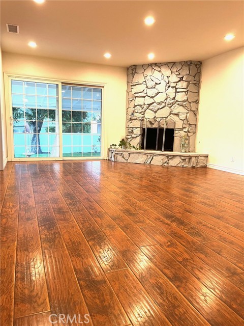8049 Le Berthon Street, Sunland CA: https://media.crmls.org/medias/be87a023-f8b3-46b9-8c19-497a27c2f524.jpg