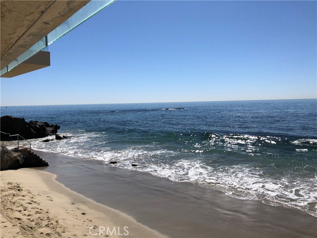 Detail Gallery Image 15 of 27 For 1261 Ocean Front, Laguna Beach,  CA 92651 - 2 Beds | 3/2 Baths