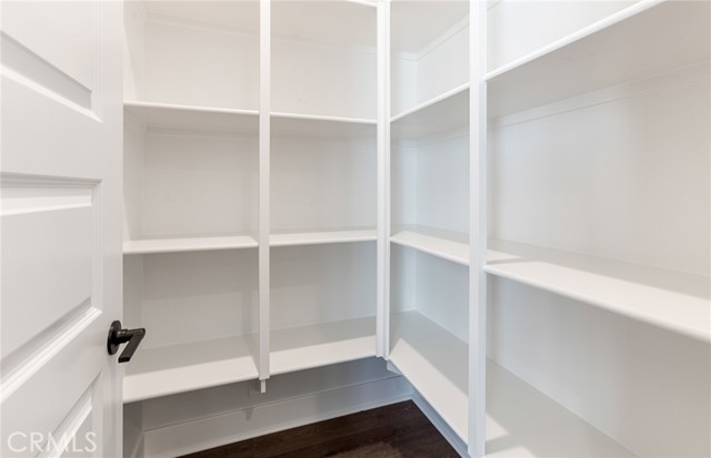 150 Bridle Drive, Burbank CA: https://media.crmls.org/medias/be88ae64-1caa-4d51-b530-048d93e1408d.jpg