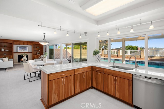 Detail Gallery Image 15 of 46 For 24852 Costeau St, Laguna Hills,  CA 92653 - 4 Beds | 2/1 Baths
