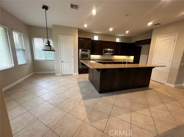 Detail Gallery Image 6 of 12 For 8231 Soft Winds Dr, Corona,  CA 92883 - 5 Beds | 5 Baths