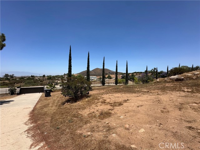 Detail Gallery Image 8 of 31 For 19261 Santa Rosa Mine Rd, Perris,  CA 92570 - 4 Beds | 3 Baths