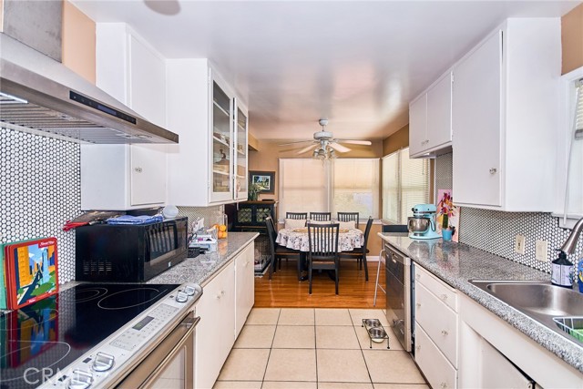 900 S Los Robles Avenue, Pasadena CA: https://media.crmls.org/medias/be8b408d-6fc1-45a0-a66a-7192fd551d36.jpg