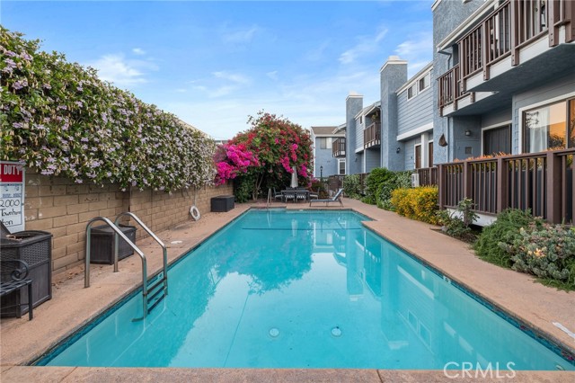 Detail Gallery Image 2 of 46 For 5100 Riverton Ave #14,  North Hollywood,  CA 91601 - 3 Beds | 2/1 Baths